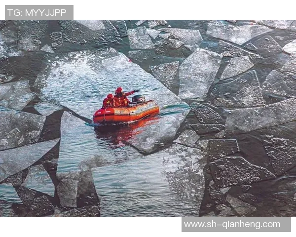 “雾凇之都”吉林初雪来临 雪场迎客流顶峰